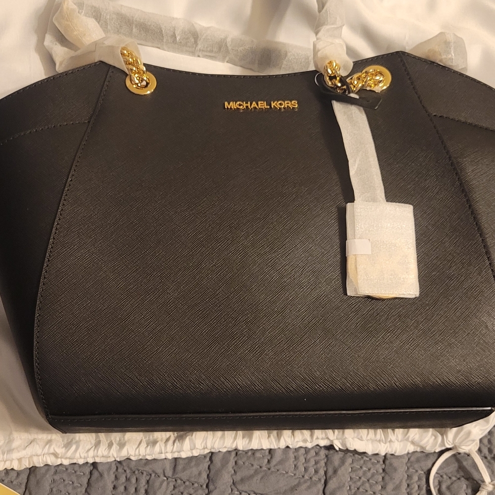Brand new micheal kors purse with tags